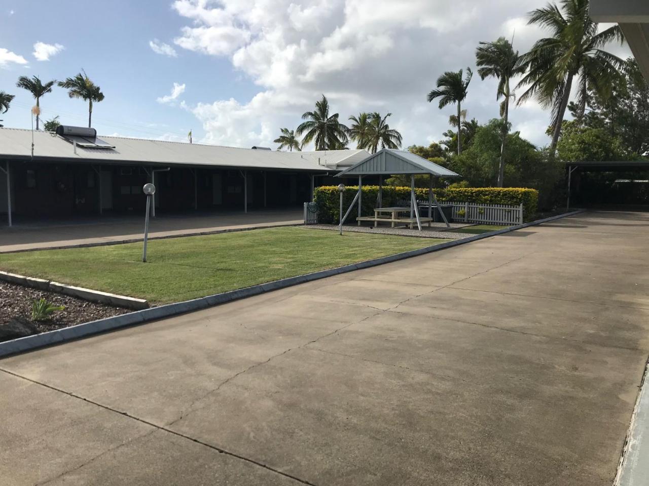 True Blue Motor Inn Rockhampton Exterior photo